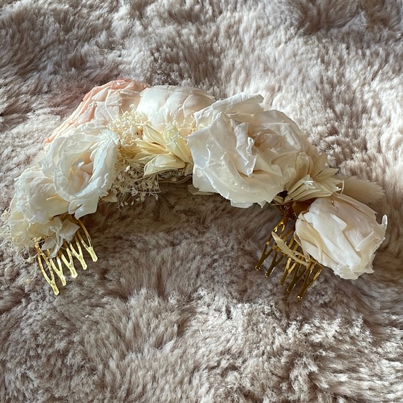 BHLDN Accessories - BHLDN Les Couronnes de Victoire Preserved Flower Rose Double Comb Headpiece NWOB